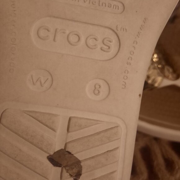 Womens Crocs Sanrah Hammered Gold Disk Embellished Wedge Sandals Sz 8 MSRP - Picture 4 of 8